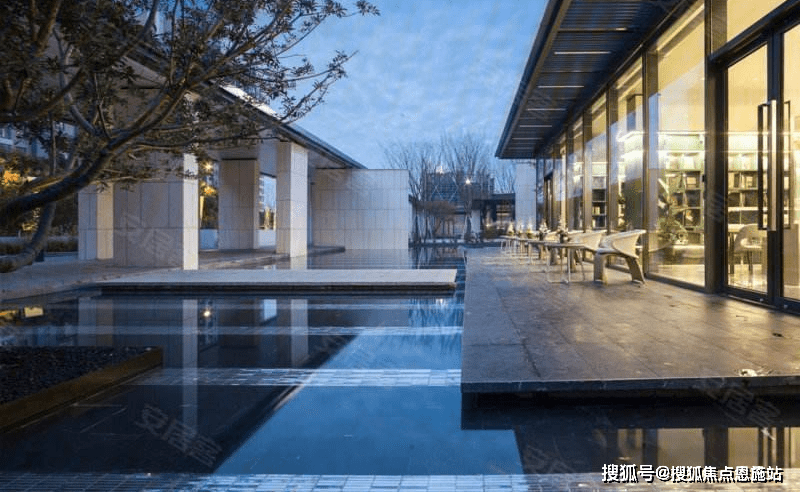 周边既有永旺梦乐城,宜家,大润发等繁华配套,又有裸心谷生态度假村,43