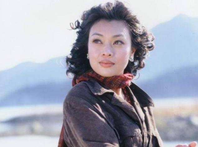 原创在外国人眼里她比巩俐还美更幸运的是她嫁了一个外籍老公