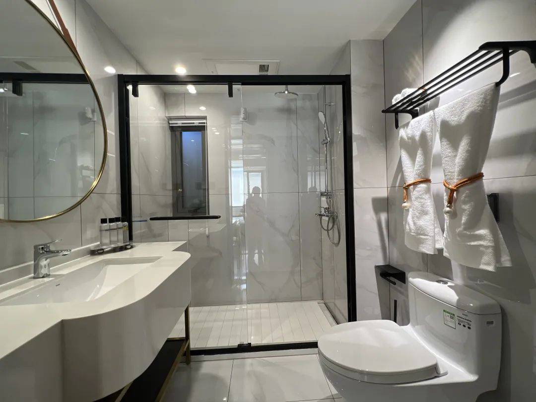 889-1310【预约热线】78卫浴使用的是toto,博洛尼橱柜是专属定制的