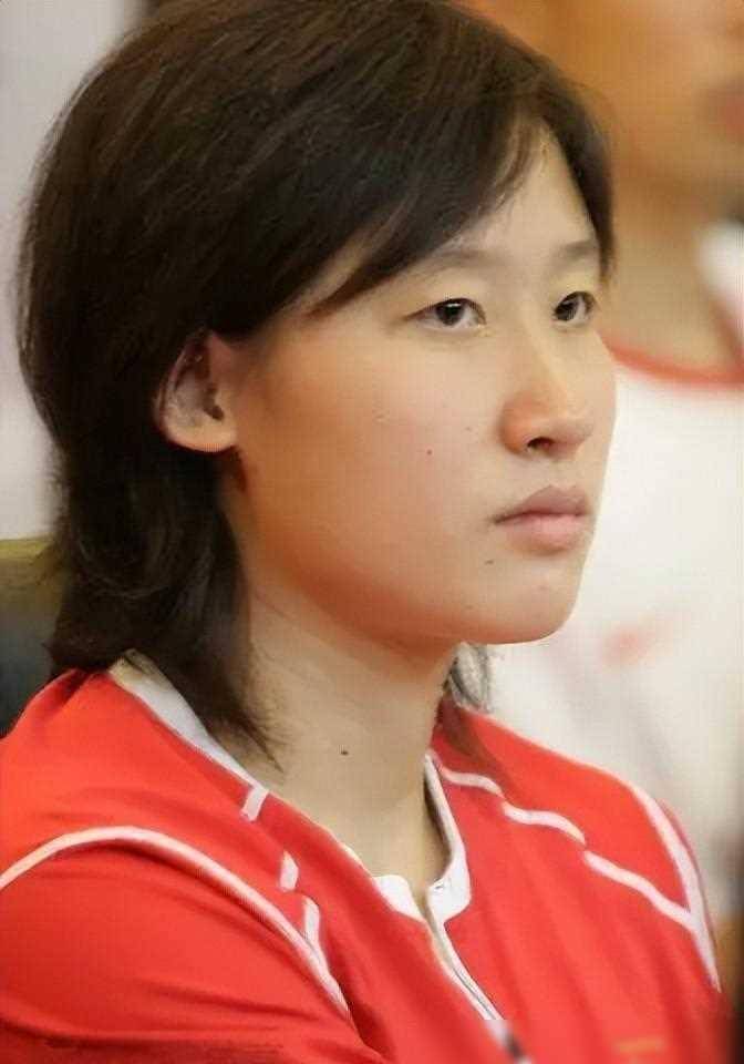 27岁奥运冠军退役后嫁给50岁的教练,还送他170万豪车,怎_刘子歌_人生