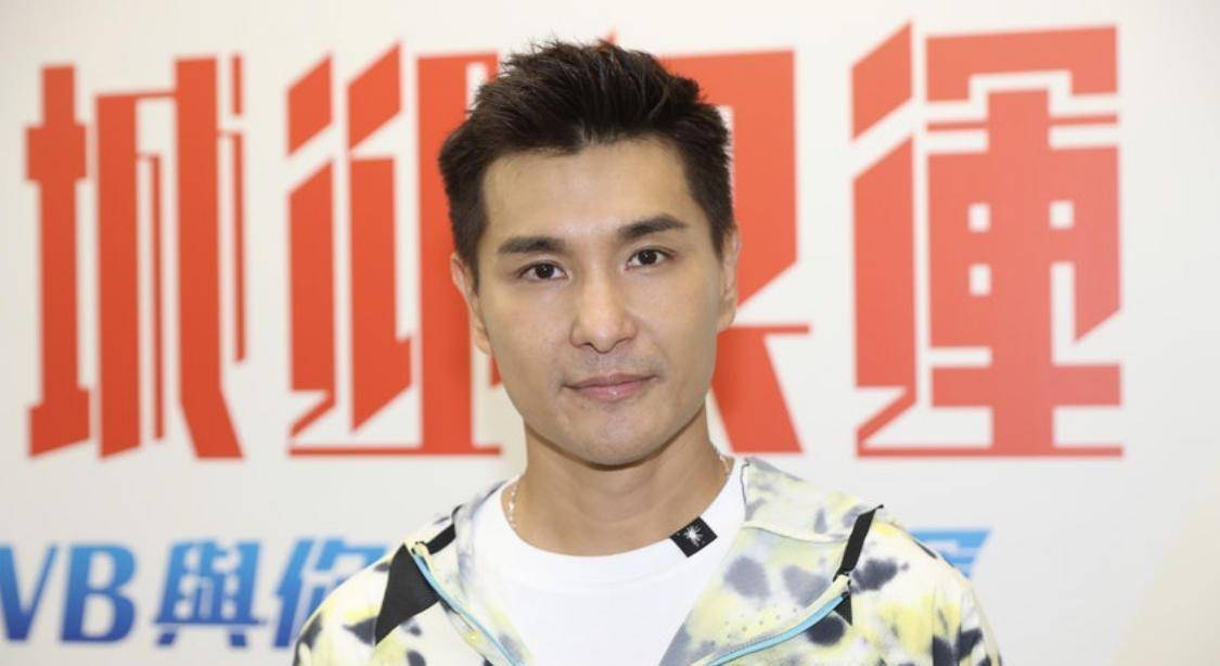 tvb视帝陈展鹏否认离巢,直接开价续约条件,对视帝宝座有信心