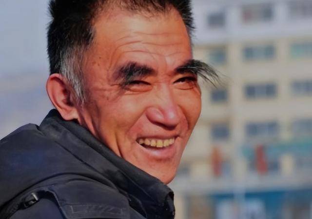 原创男性50岁以后眉毛变长意味着什么医生建议多了解一下