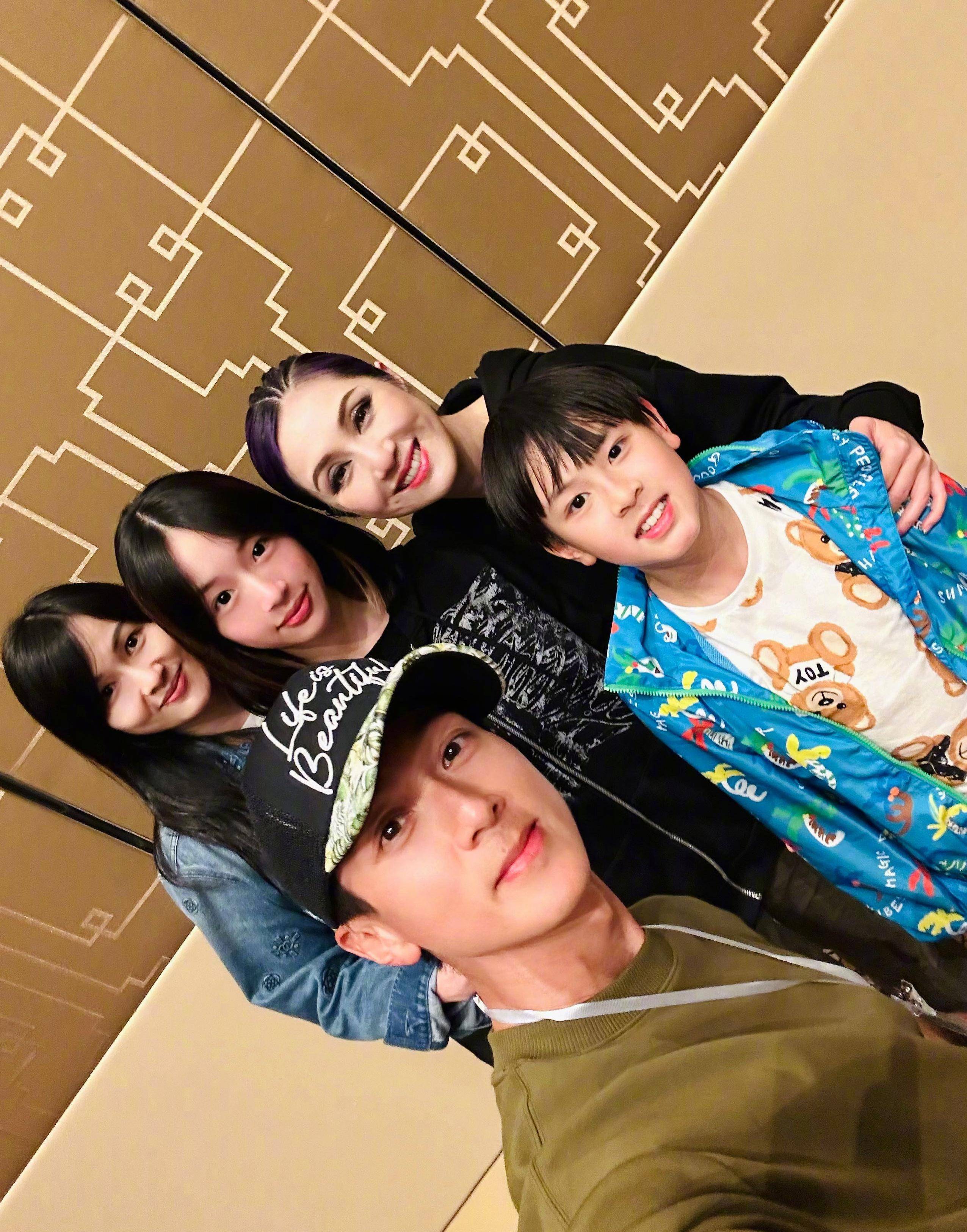 吴尊晒neinei杨千嬅十年前后合照,小朋友真的有在好好长大