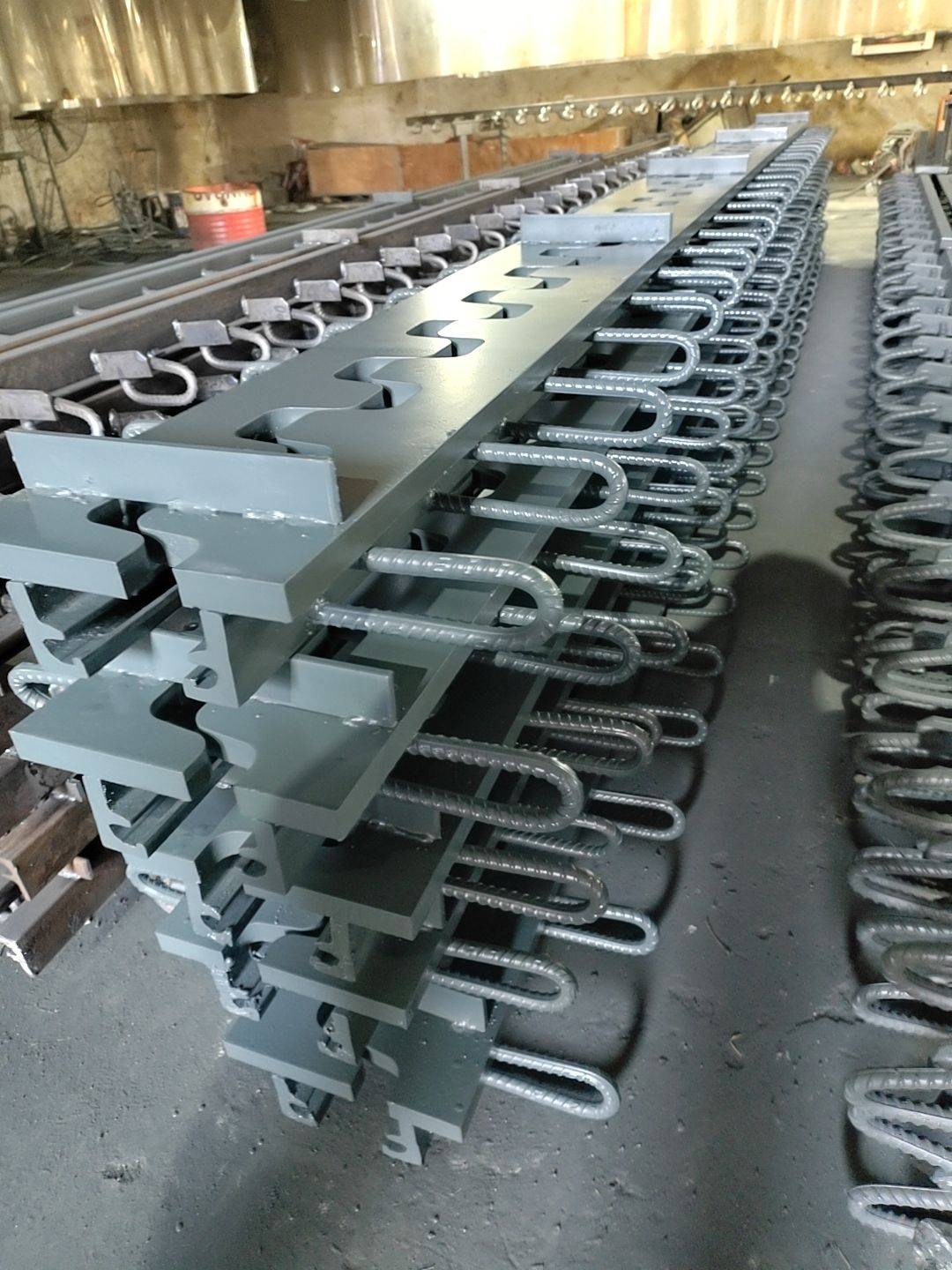 伸缩缝桥梁公路异型钢伸缩缝cefz型变形缝梳齿板伸缩缝