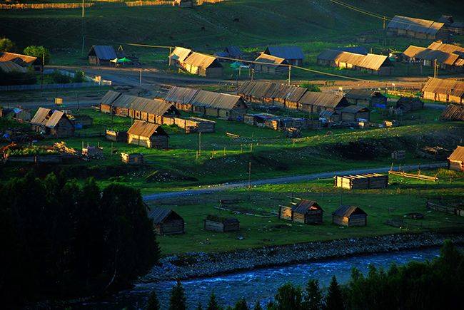 北京出发新疆阿克苏10日游路线金胡杨景区情侣十日游多少钱