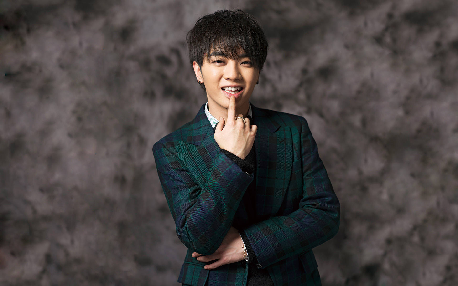 原创娱乐大爆料王一博杨颖华晨宇谢娜冯绍峰李一桐