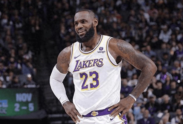 越老越妖就在今天乔丹引以为傲的得分纪录被詹姆斯终结了