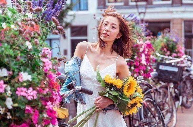 原创tvb绿叶女神的生日照被晒出但世蒂的老公依然没有公开祝福