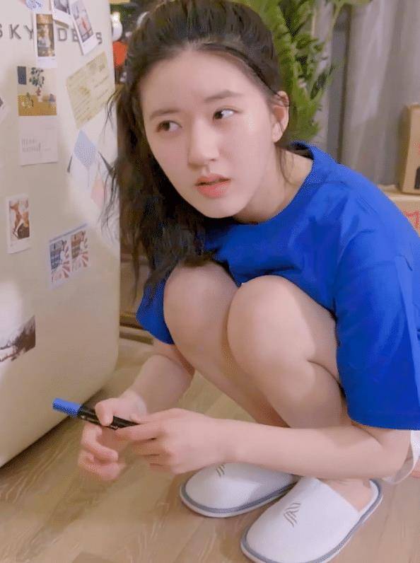 原创都说赵露思身材微胖运动完测量体重看清体重秤上数字懵了