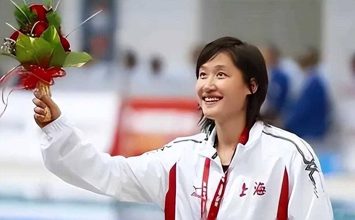 27岁奥运冠军退役后嫁给50岁的教练,还送他170万豪车,怎_刘子歌_人生