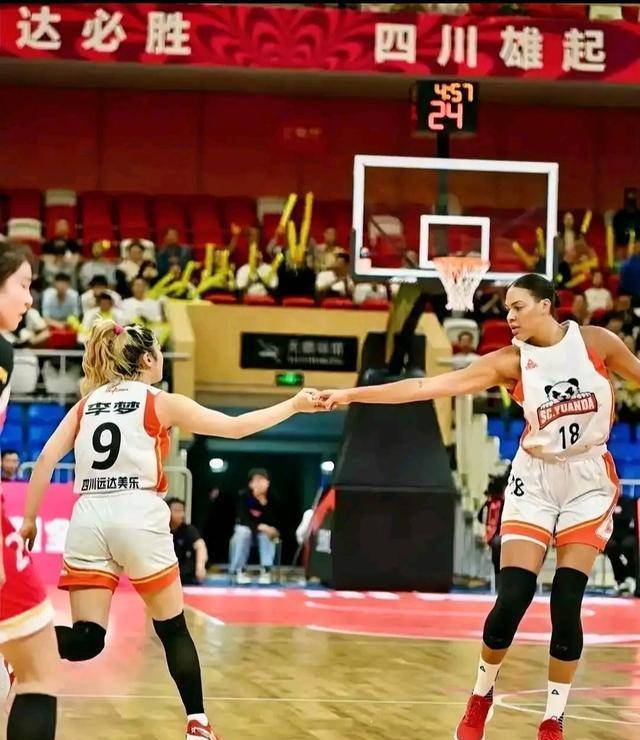 原创坎贝奇回到国外球迷面前向他们透露了加入wcba的真正原因那里的