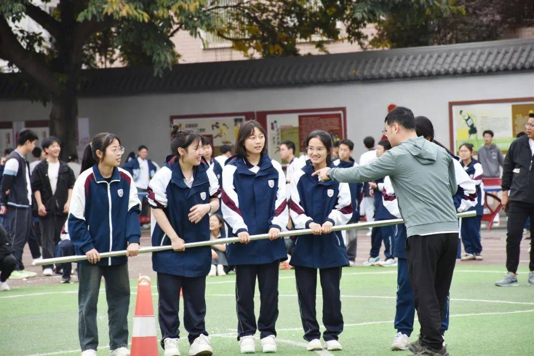 台实少年意气发运动场上展芳华三台中学实验学校第六届春季运动会掠影