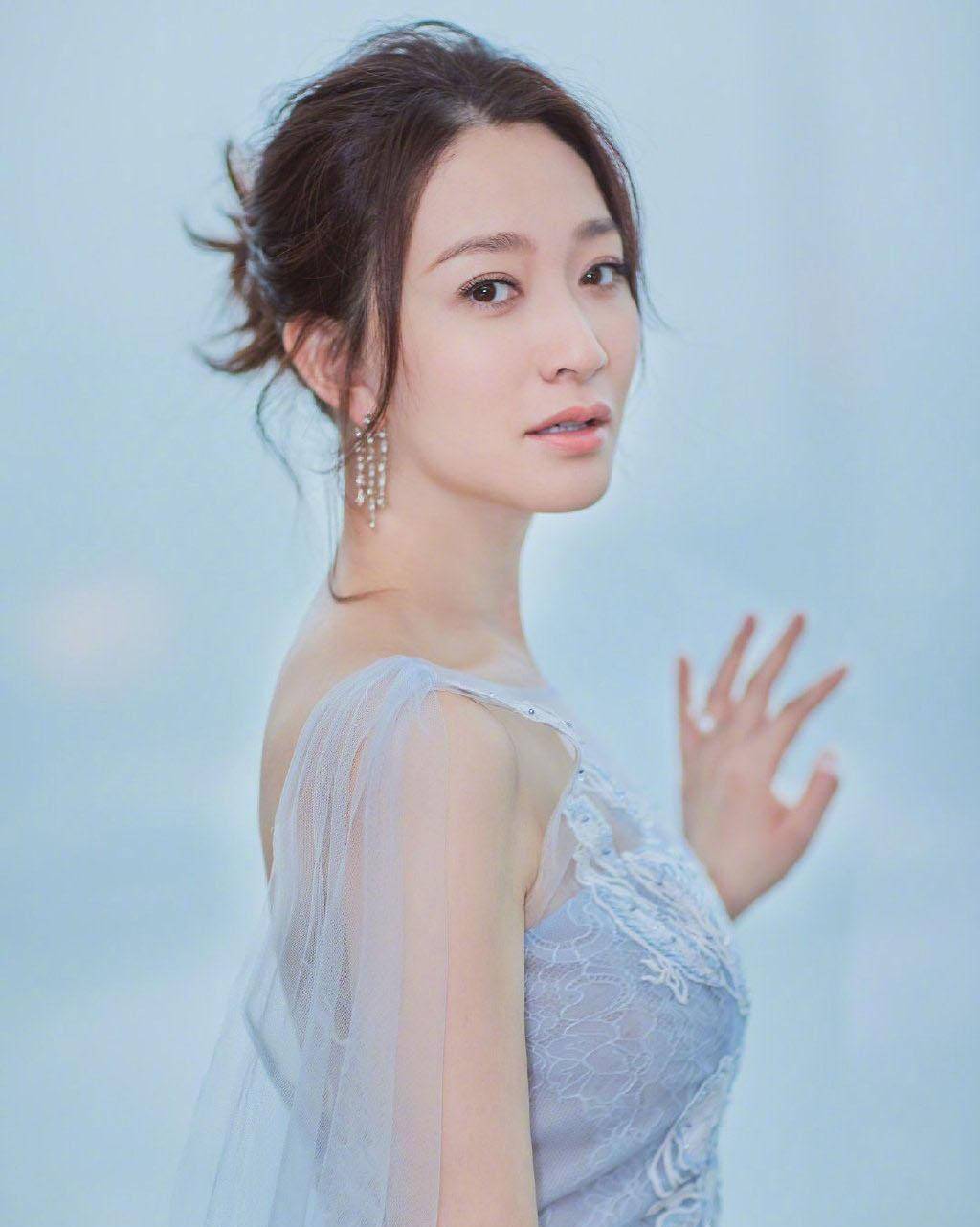 原创当44岁林心如遇到李小冉,虽然是同龄人,看上去差距有点大!