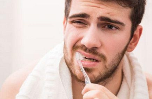 原创睡前不刷牙小心被这2种疾病盯上再不重视就晚了