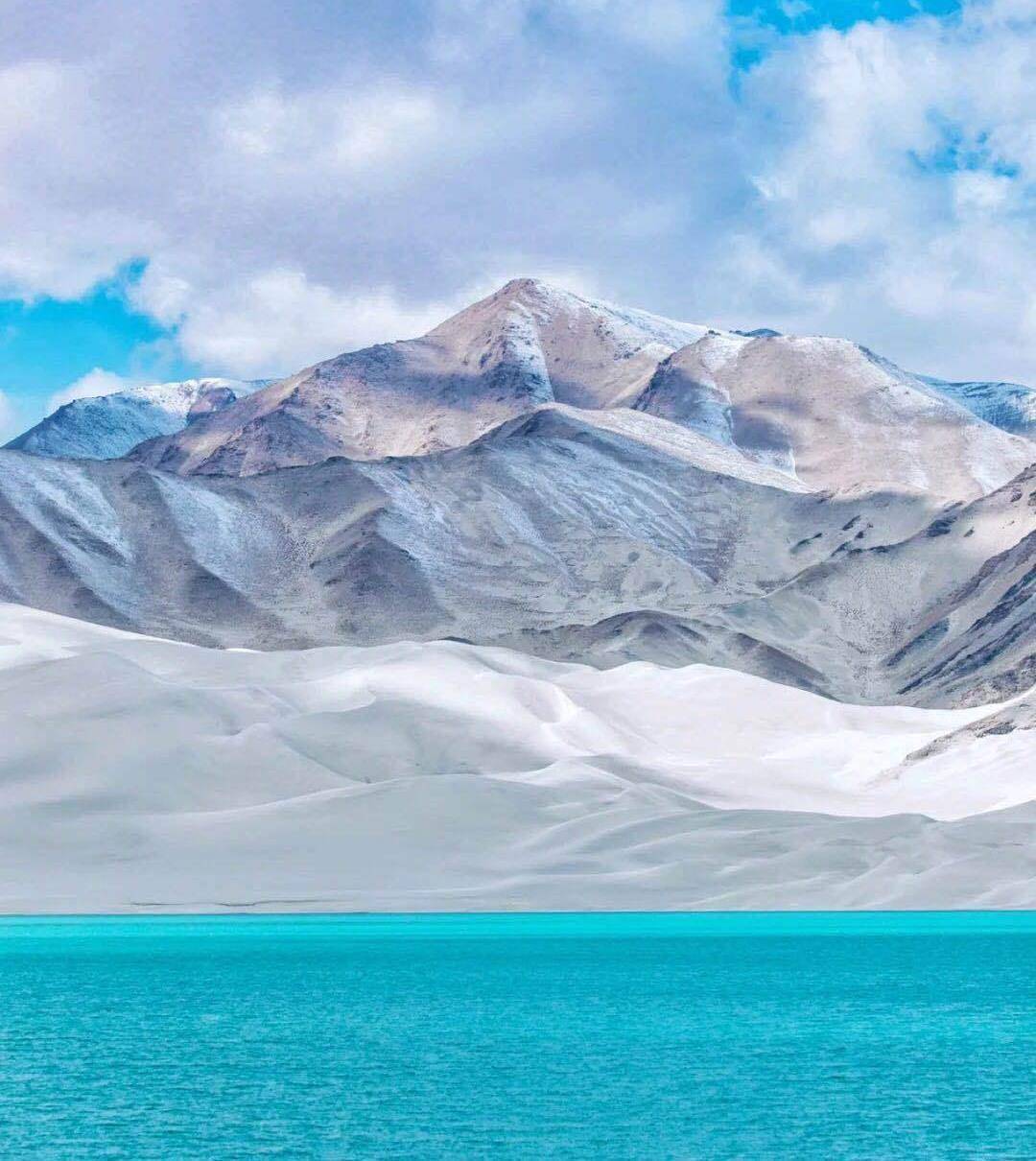 原创沙漠中独生的一池深水是神奇西北100景之一人称塞北小江南