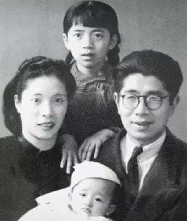 常书鸿带着妻子女儿回到中国重庆,陈芝秀为常书鸿生下了儿子常嘉陵