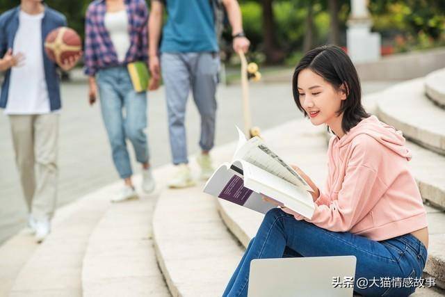 十年前我过年给邻居送十斤肉如今他富了我连他的门都进不去