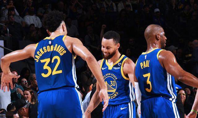 水花兄弟合计10中32勇士队终结联盟最长连胜探讨成功之道