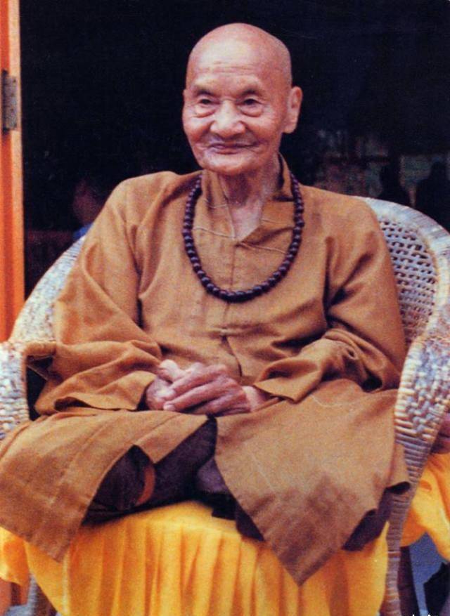 原创入山修行佛法感化猛虎92岁的他爬山步履矫健死后留下舍利