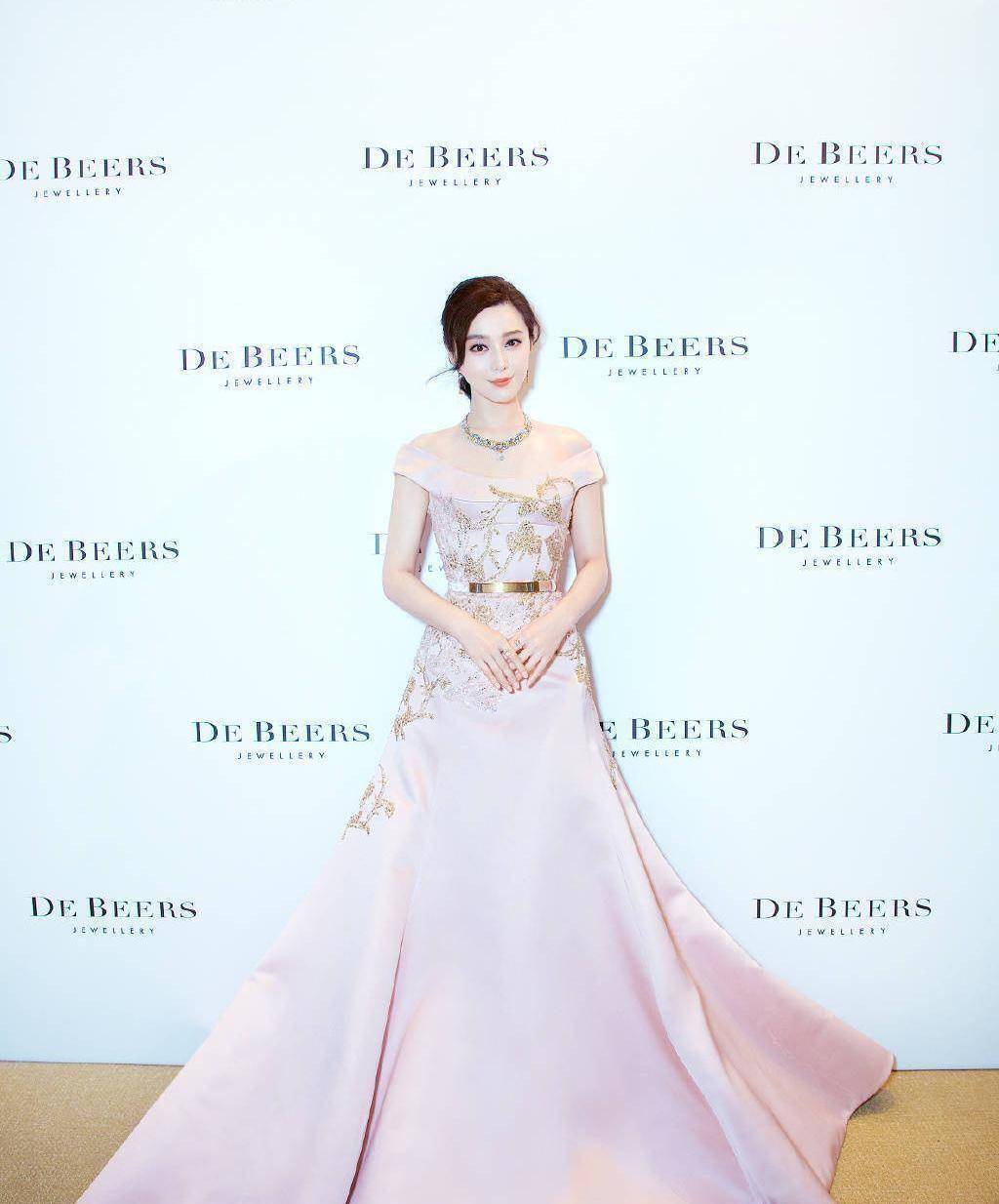 白冰借穿礼服掀起大风波,时尚圈鄙视链原来如此严重!_高定_品牌_elie