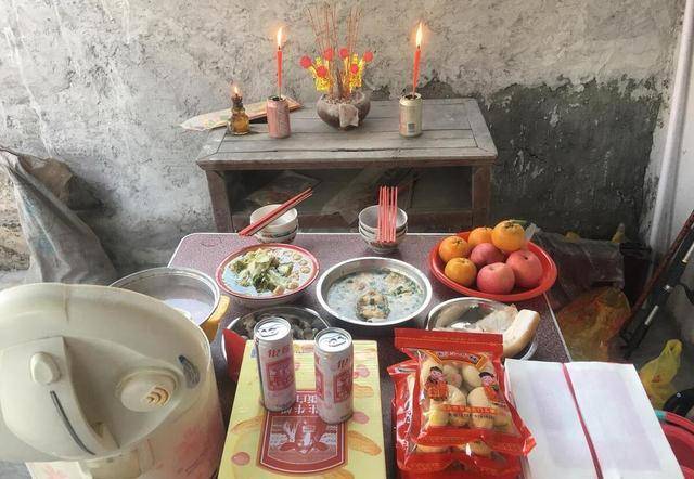 为何说"再饿不吃坟前供",有啥说法?