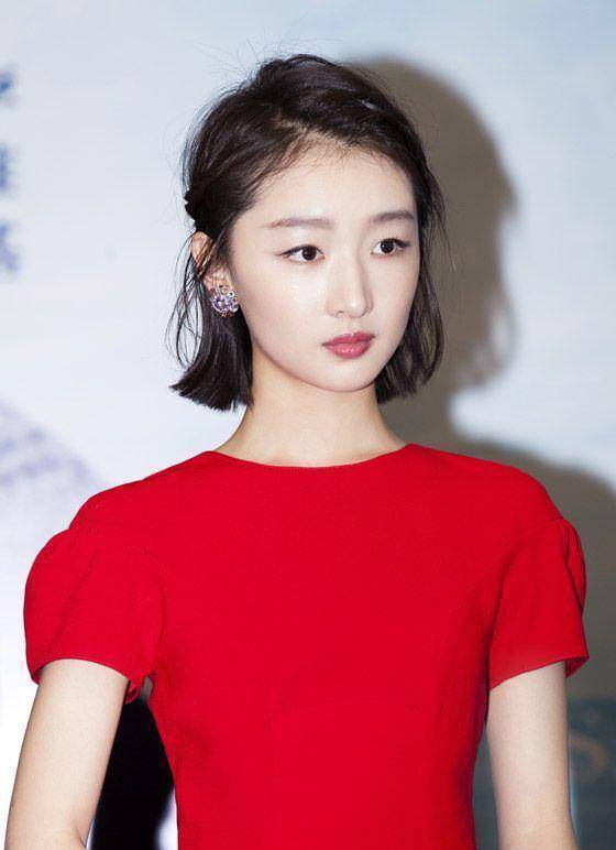 周冬雨集齐"三金"影后被质疑不配:承认别人优秀,就那么难?