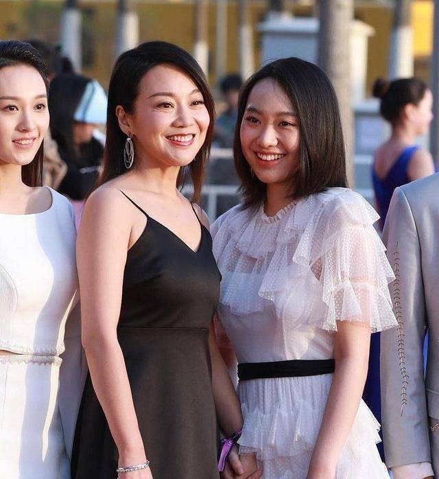 北京电影节众星云集:马苏端庄优雅,柳岩上围傲人,陈志朋辣眼睛_佟丽娅