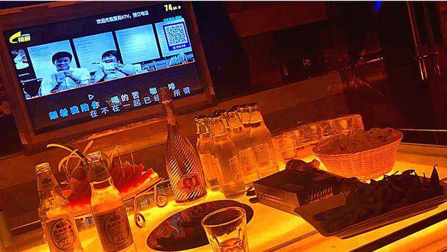 夜店奇观大揭秘!这些神秘装备如何让酒吧气氛瞬间爆炸?