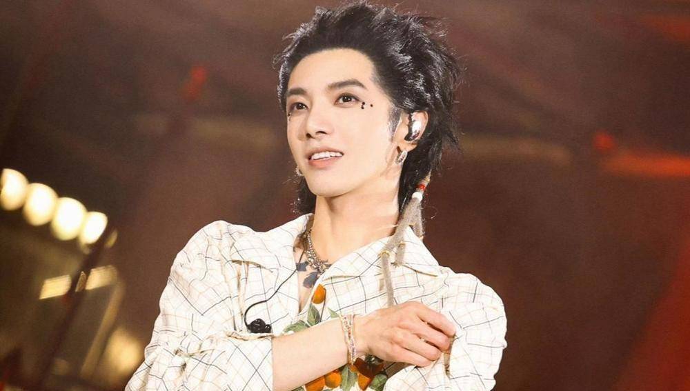 近期,华晨宇公开了全新演唱会行程,不料他竟转发此微博,感叹道:"我