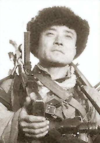 刚上任的军长叫徐惠滋,那位副军长叫黄达宣.