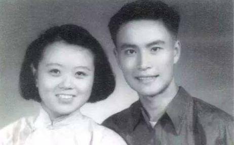 原创爱上大自己20岁的老师文树新勇敢追爱却在生下女儿后离世