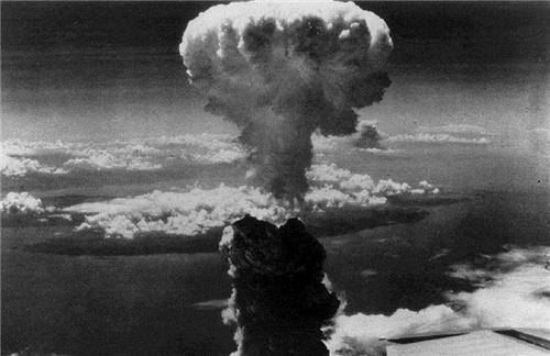 原创广岛核爆炸时投放核弹的飞机是如何逃生的呢驾驶员亲述出真相