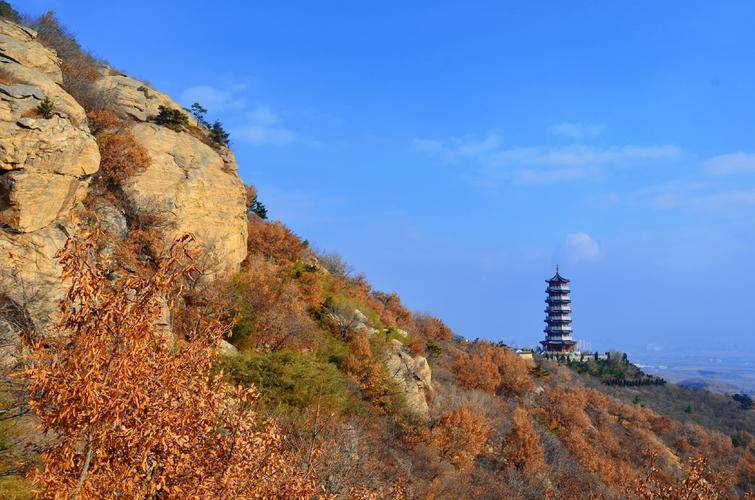 磁山风景区是湖北荆门市内的一个风景名胜区,以其壮丽的自然景观而