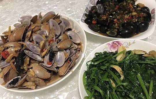 侄女晒出了亲手制作的美食每一餐都是那么丰富太赞了