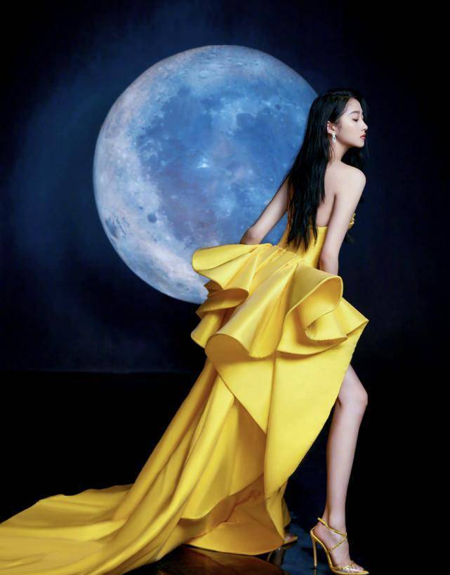 原创关晓彤一身黄色礼服凸显好身材与鹿晗应援色遥相呼应鹿嫂有心了
