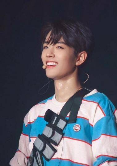 原创肖战事业缓过气来了代言从避之不及到续约貌似还得张艺谋赏识