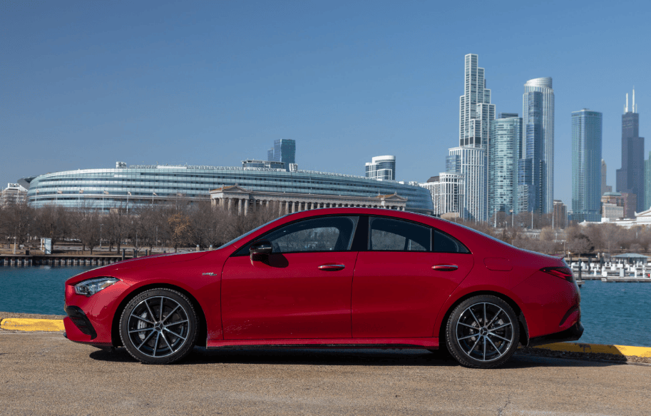 谁更适合购买它?海外评测:2024款奔驰amg cla35