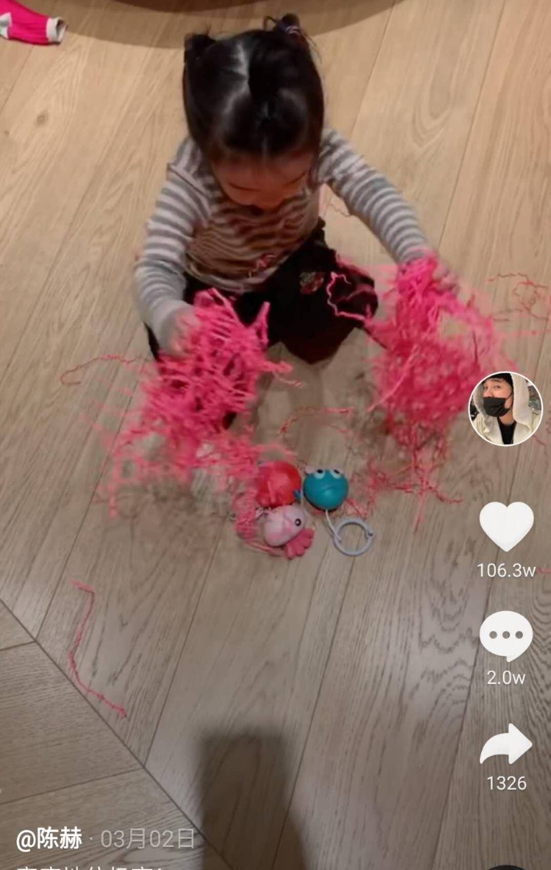 这家庭地位陈赫又从此从第三排到了第四,真的是堪忧啊,有不少宝宝们都