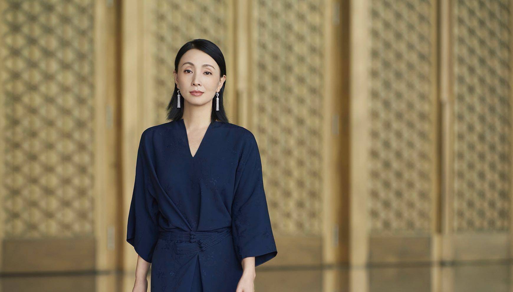 陶虹的穿搭看着时尚其实还挺适合30的小姐姐穿滴