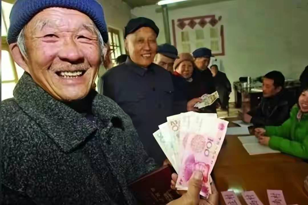 分享丰收喜悦的人们