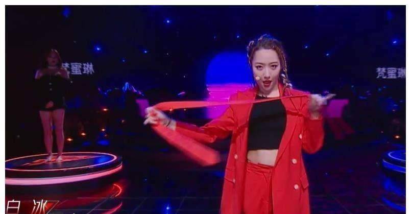很喜欢张雨绮的豪迈与乐观,但是u1s1,舞台不好就是不好,这是两码事.