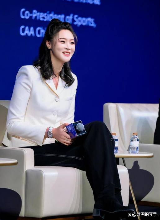 从这里也可以看出,惠若琪在保持身材方面确实下了很大的功夫,当然,她