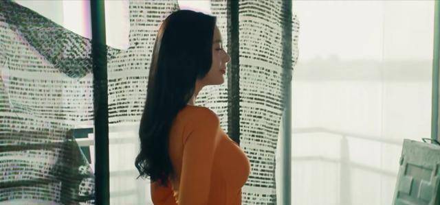 槽点也是相当的多,但当中还是有些小惊喜,除了些许的故事反转,克拉拉