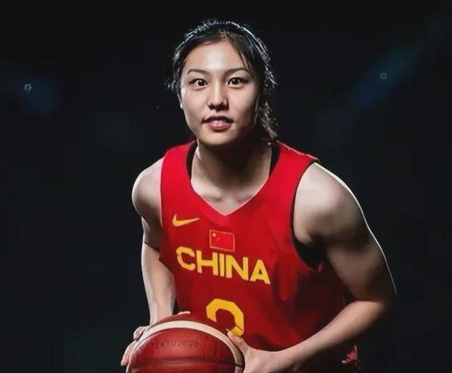 中国女篮队员张茹图片