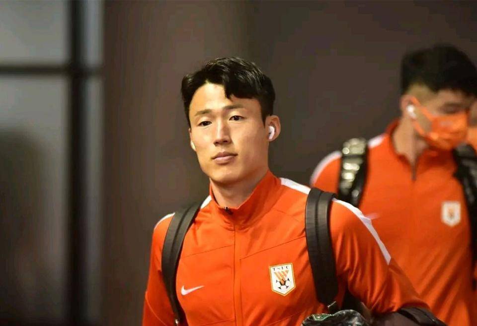 孙俊浩_泰山队_足球