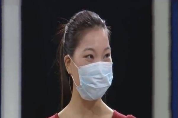 原创美女戴口罩鉴宝声称千万不止专家摘了吧回去让老公跪键盘