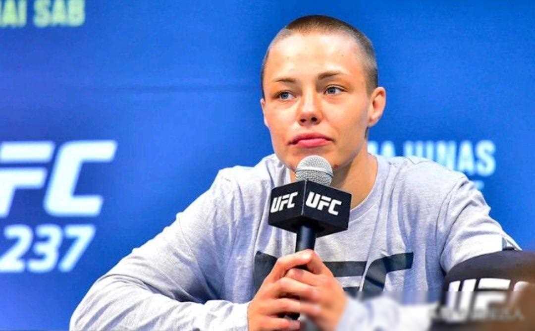 两人都是1989年出生,今年35岁,不过闫晓楠于2017年开始参加ufc比赛,而