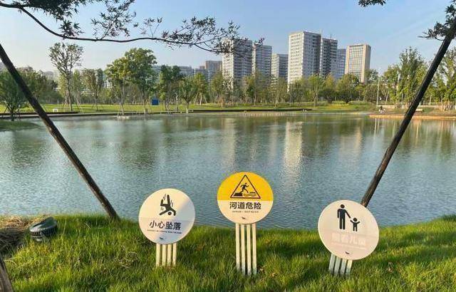 标识标牌也可以很艺术,周末去运河体育公园的网红点打卡吧