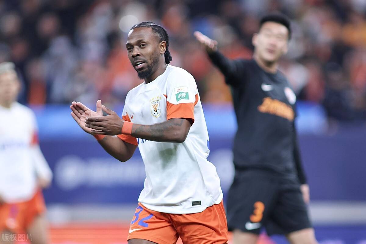 严惩黑哨倒查回看7分钟找犯规费南多好球被黑中超裁判昏庸