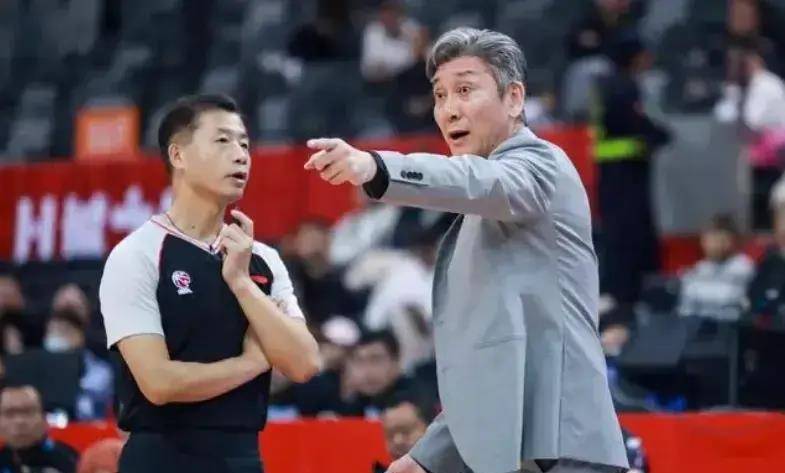 原创以城之名真好听就是主场哨吧今年cba裁判直接升为cba主角